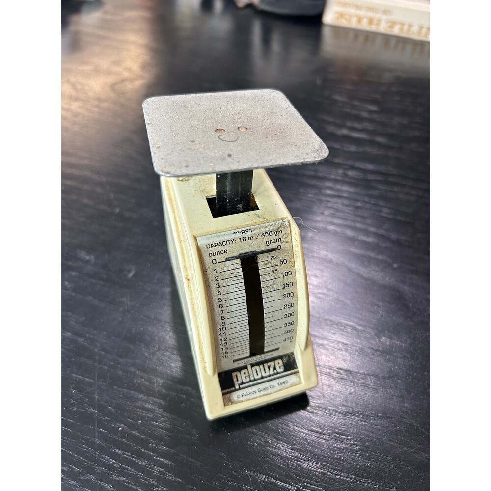 Mini- vintage Off white Kitchen scale- has wear and grim - Pelouze 1992